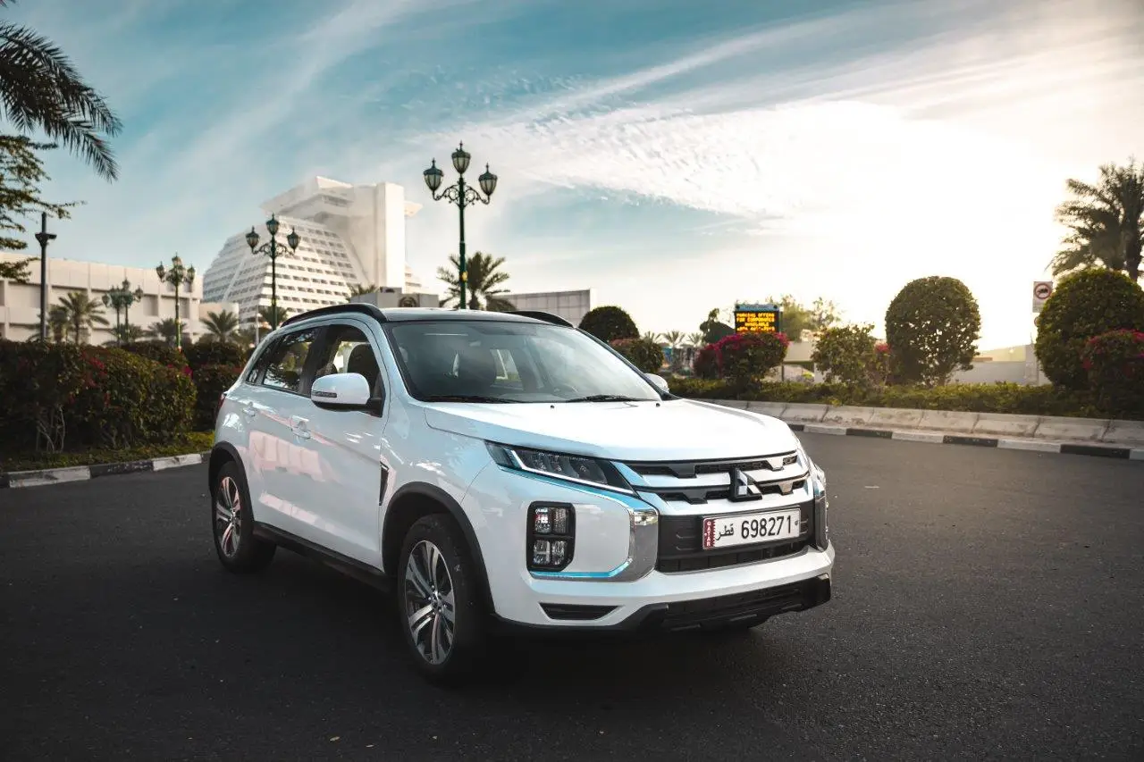 With a new upper grille and bumper, the front of the ASX has even stronger SUV features. But it`s not just about looks. The front incorporates the DYNAMIC SHIELD, a unique design which offers greater protection for pedestrians and passengers. And the sloping hood makes it easier to judge where the corners of the car are, so getting in and out of parking spots is even easier.