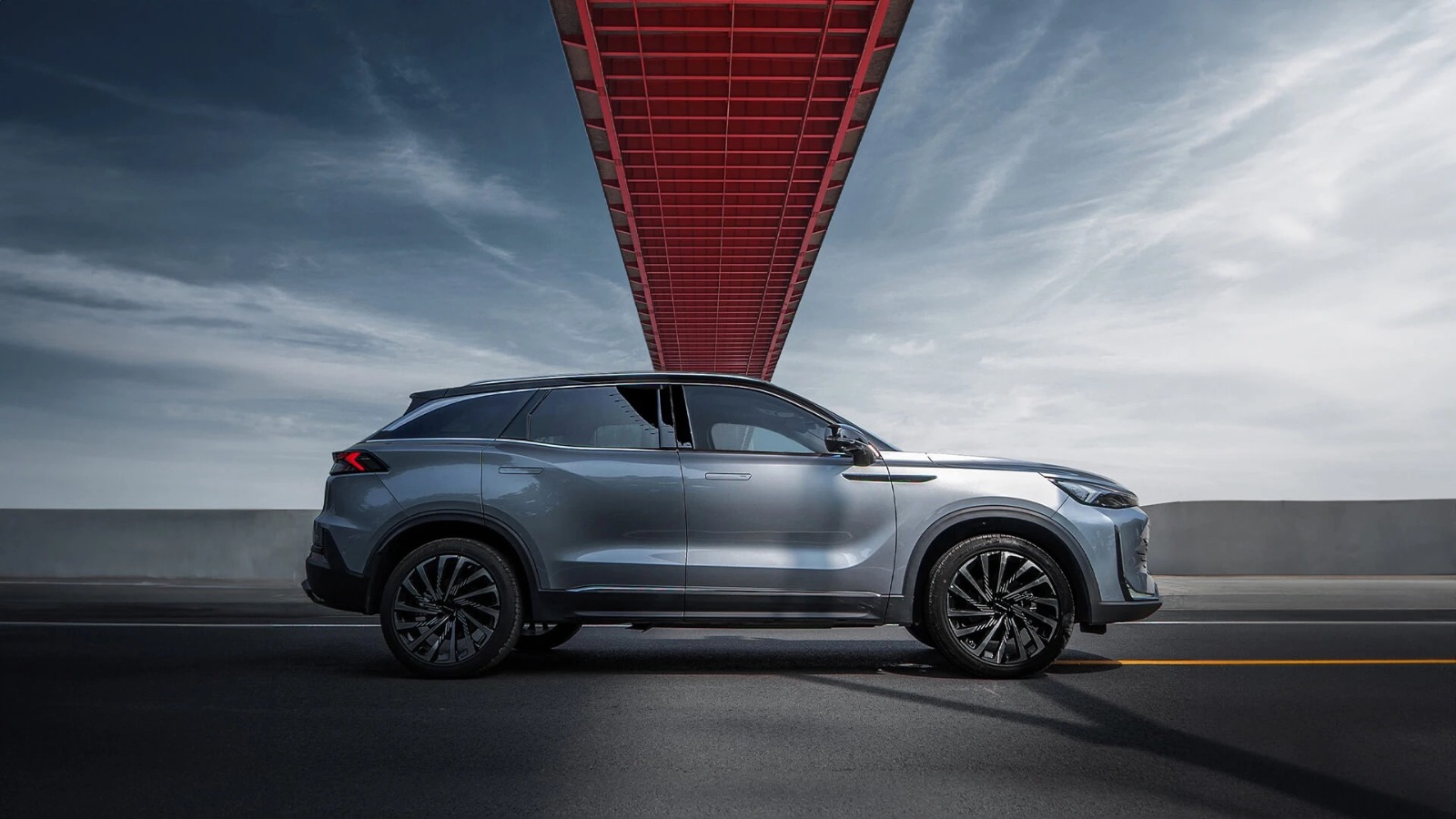 Bilateral and quadruple exhaust design highlights dynamic and power of ALL NEW X7.