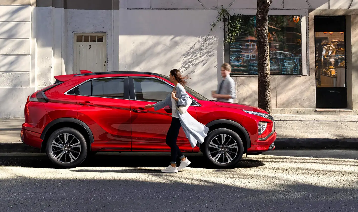 The muscular front face incorporates the DYNAMIC SHIELD, which not only adds to the distinctive look, it`s also more protective for pedestrians and occupants alike.