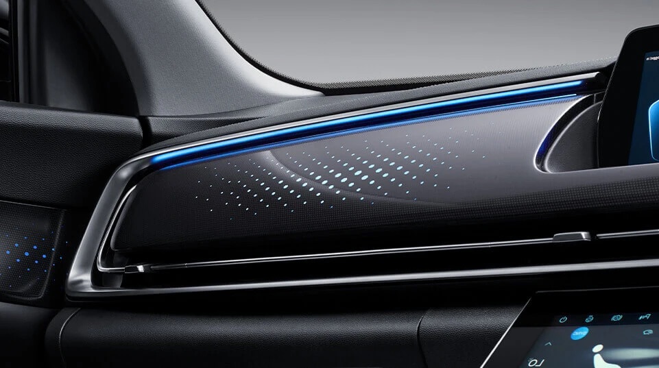 64-color ambient lighting, and welcomingcabin features, the ALL NEW X7 provides anintegrated welcoming experience for the passengers.
