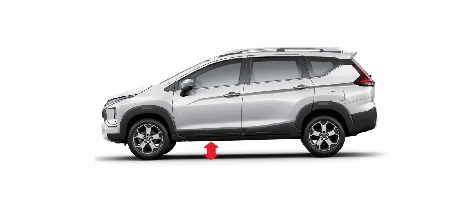 The Xpander and Xpander Cross have high ground clearance. In the Xpander it`s 205mm and in the Xpander Cross it`s 225mm. That’s the best in this class of vehicle. It means both models can handle most flooded roads in the rainy season.