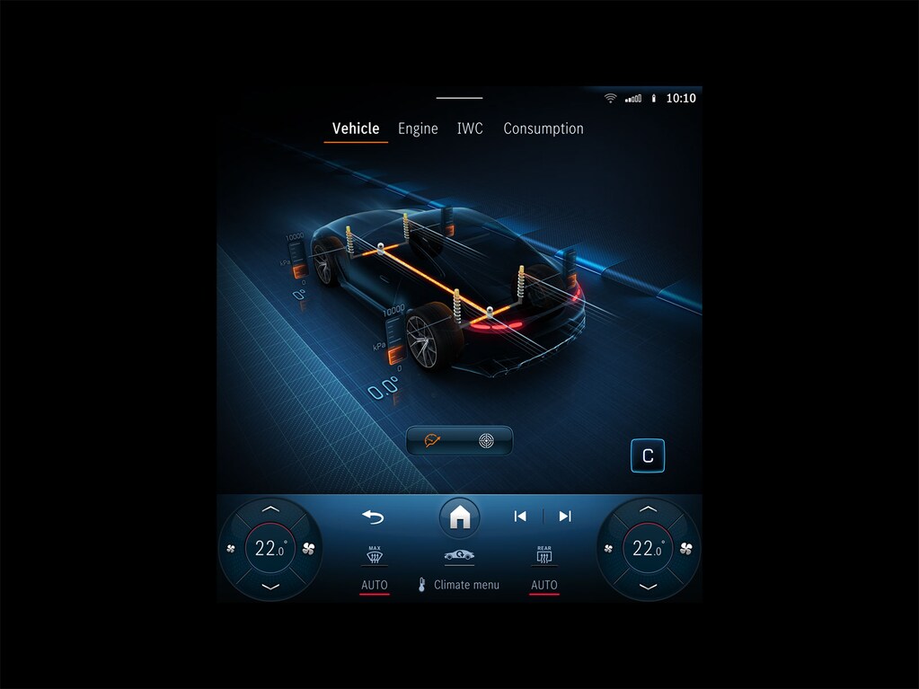 ثبات ورشاقة في آن واحد: يستخدم نظام AMG للتحكم النشط بالقيادة أحدث التقنيات الإلكترونية لتعويض حركات الدوران بفعالية. يستجيب نظاما التعليق والتوجيه بدقة عالية لظروف القيادة وحالة الطريق. ستستمتع بتجربة قيادة ديناميكية وغامرة من AMG أثناء القيادة، بينما يستمتع الركاب براحة قيادة فائقة.