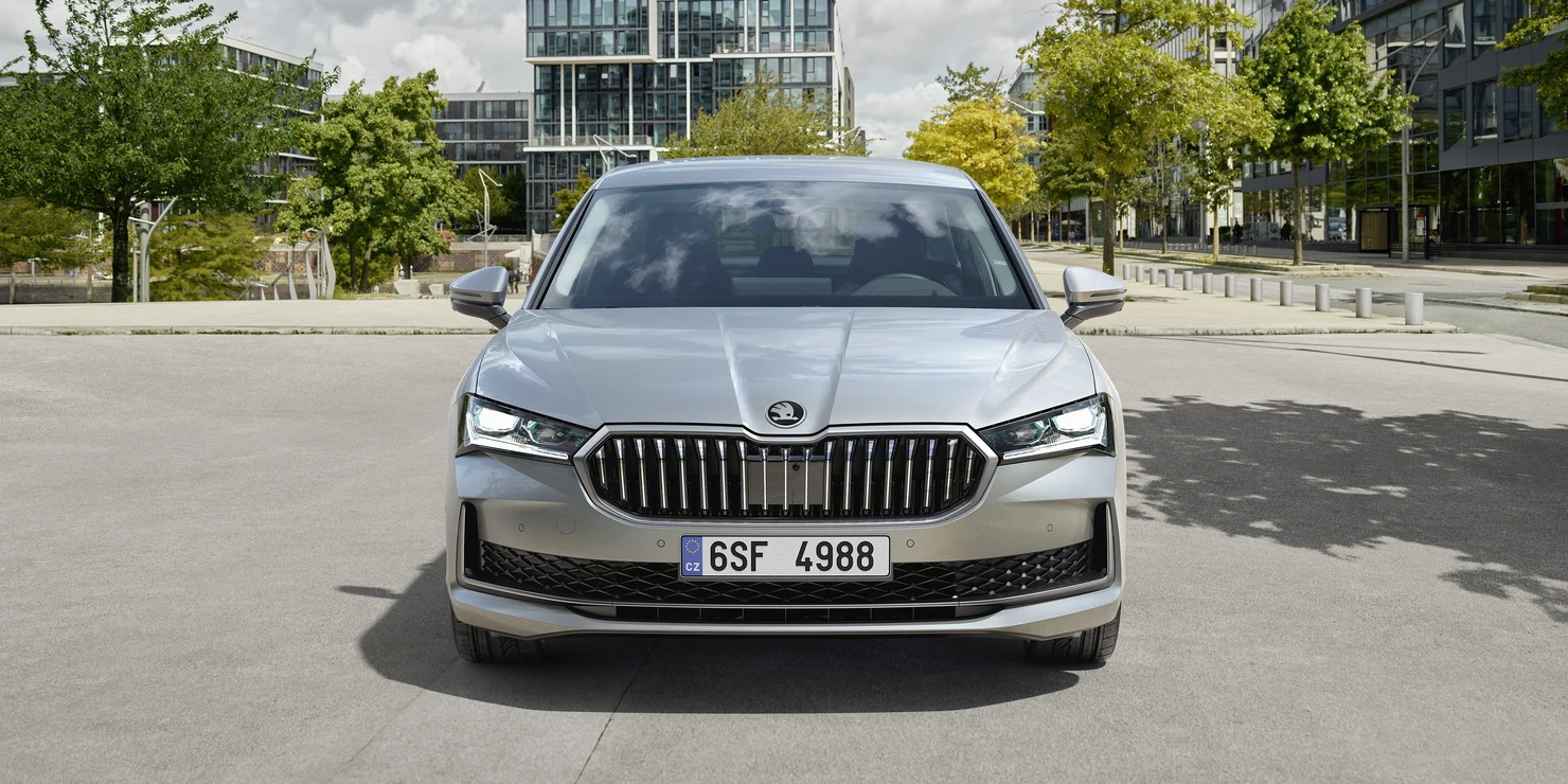 Instantly recognizable with crystalline-design LED Matrix beam headlights and octagonal radiator grille.