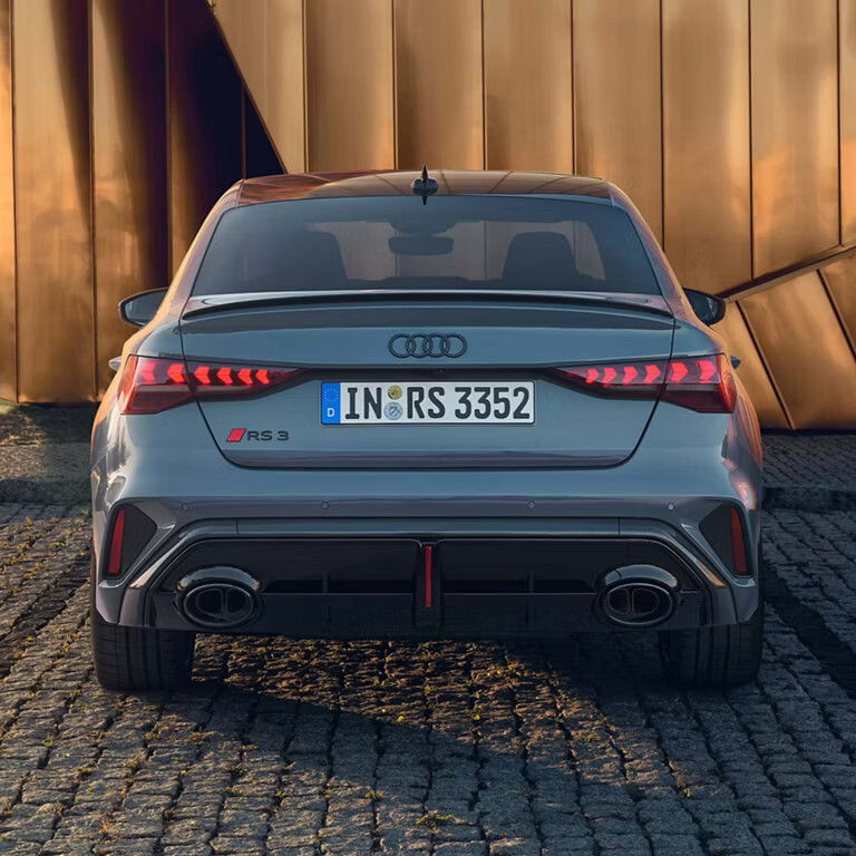 Visible sportiness is demonstrated by the gloss black RS-specific rear diffuser with inlay in carbon. With its aero function, it guides the air flow and surrounds the tailpipes of the RS sport exhaust system. The RS reflector is inspired by motorsport, where it increases visibility.