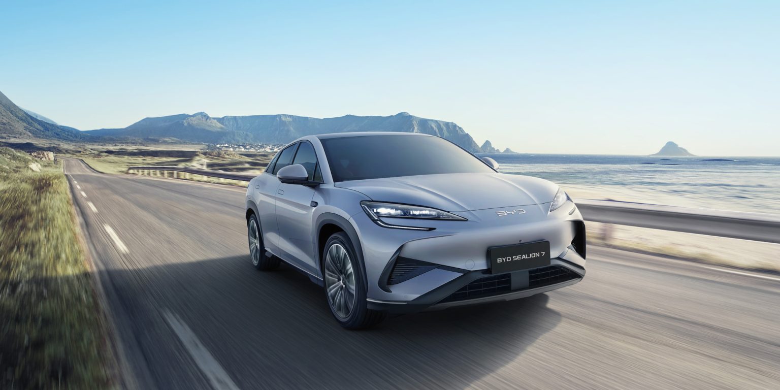 Feel the thrill of high-performance driving with BYD SEALION 7’s electric motor that reaches an impressive 23,000 RPM. The AWD version sprints from 0-100 km/h in just 4.5 seconds. With a top speed of 215 km/h, the SEALION 7 is one of the best SUVs around, combining power, speed, and precision for an exhilarating drive.