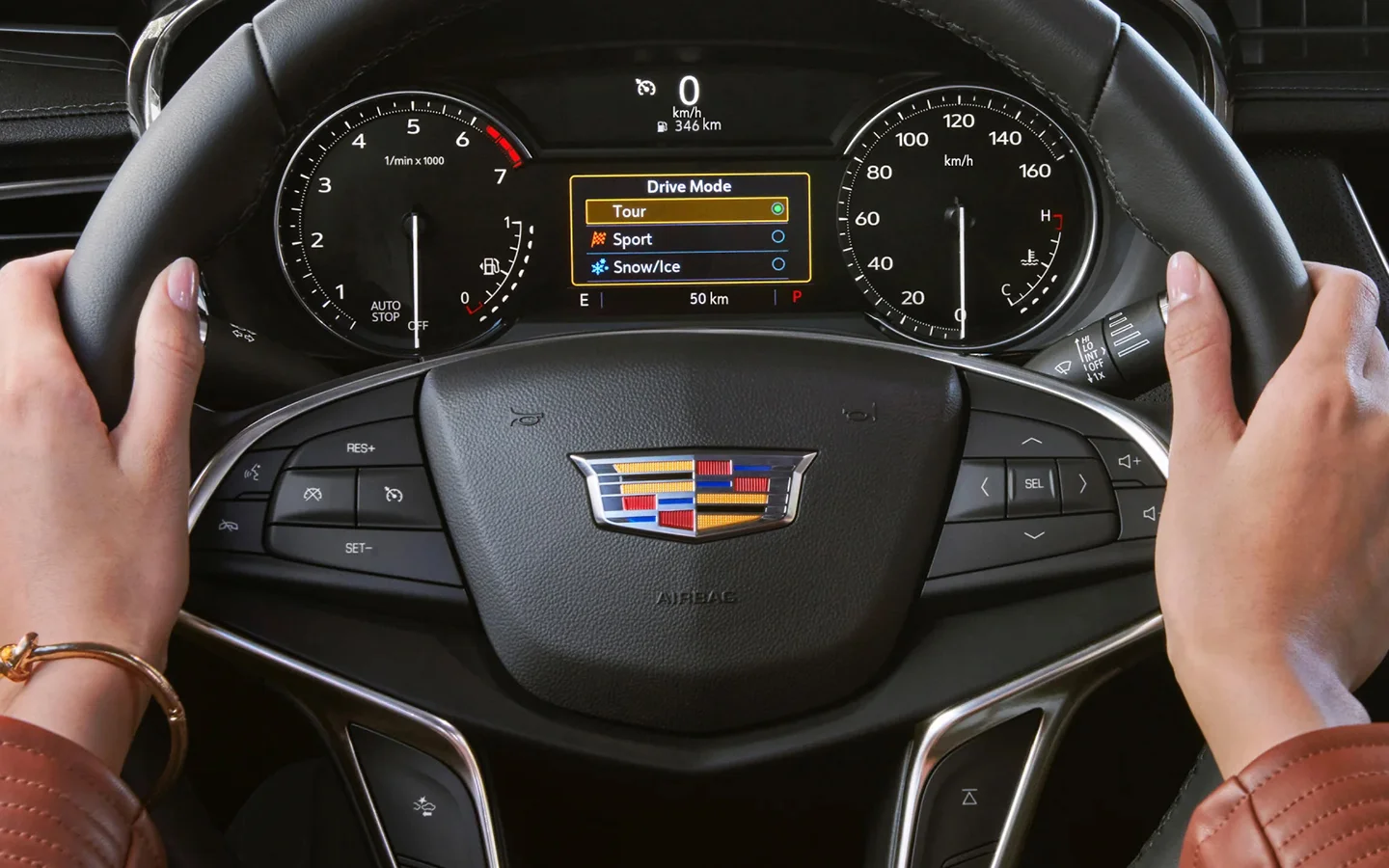 With an array of driver-select modes, XT5 grants you dominion over your drive. The freedom of available All-Wheel Drive is expanded by Touring, Off-Road and Sport calibrations, while Front-Wheel-Drive vehicles deliver the confidence of Snow/Ice, Touring and Sport modes.