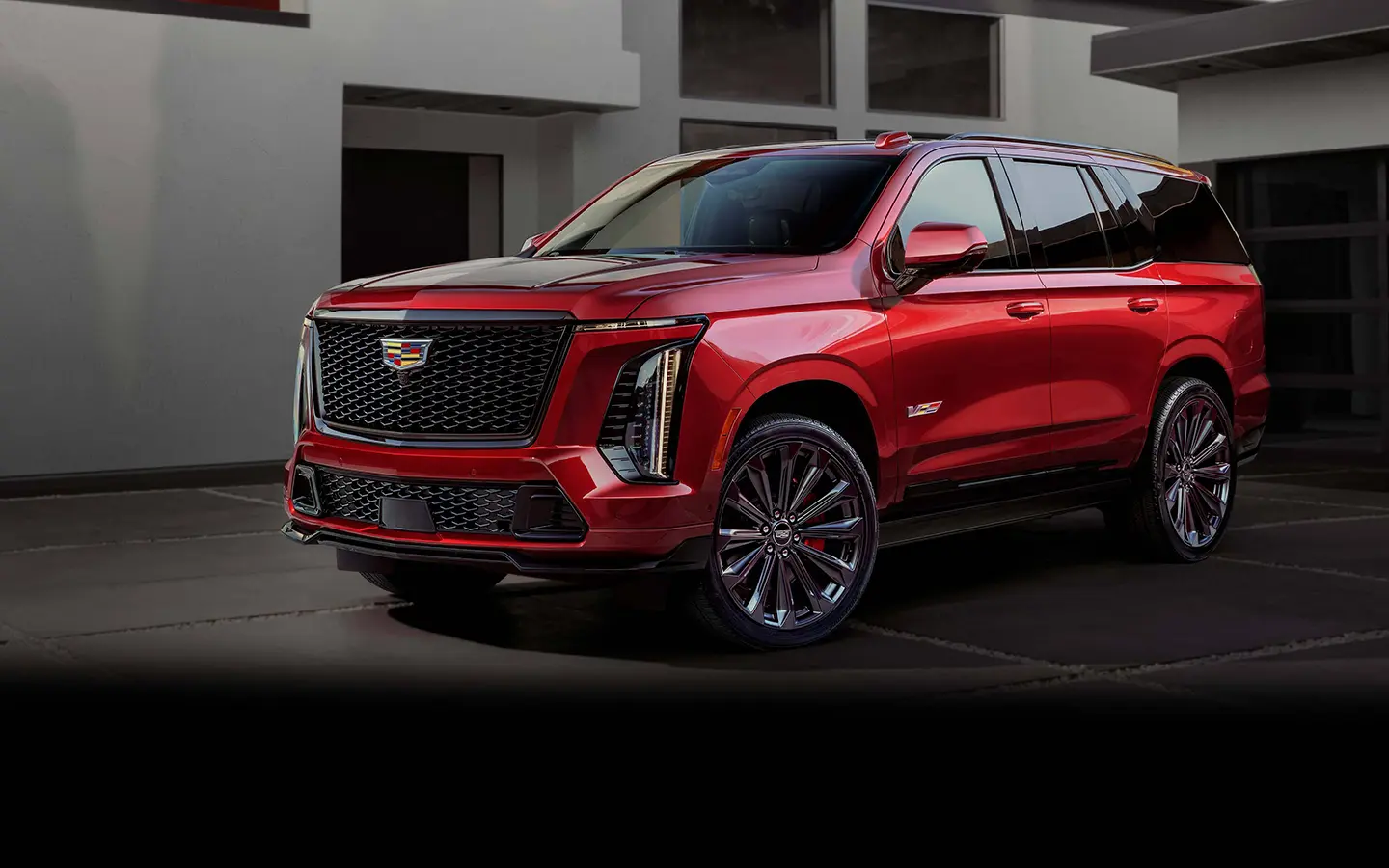 Proving itself worthy of the V-Series badge, Escalade-V is powered by a hand-built 6.2L supercharged V8 engine that delivers 682 horsepower and an astounding 885 Nm of torque. The result is a supercharged performance that takes Escalade’s epic presence to thrilling new heights.