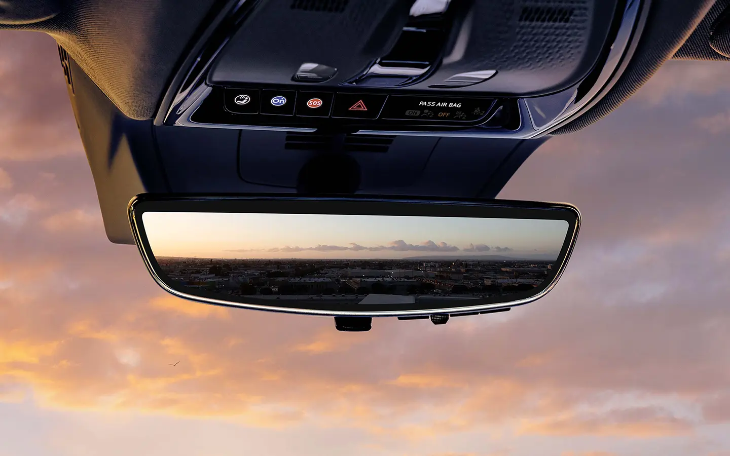 Discover dual motor AWD, enabling a rousing performance over an array of roads and driving conditions. Through the Drive System, OPTIQ’s standard dual motors deliver 300 hp and 451 Nm of near-instantaneous torque for full acceleration behind all four wheels as soon as your foot hits the pedal.