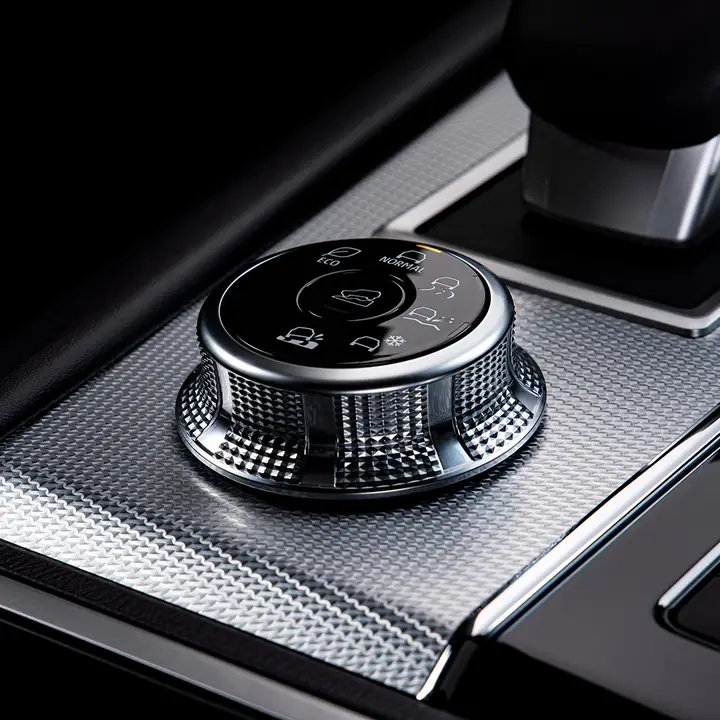 The 4WD OUTLANDER has six different drive modes and 5 with the 2WD model, each designed for a specific road condition. Just rotate the dial until the mode you want appears in the Multi-Information Display.