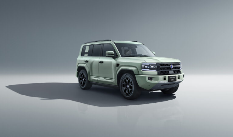 The Denza B5’s split front face design delivers a bold, futuristic look with a distinct visual signature.