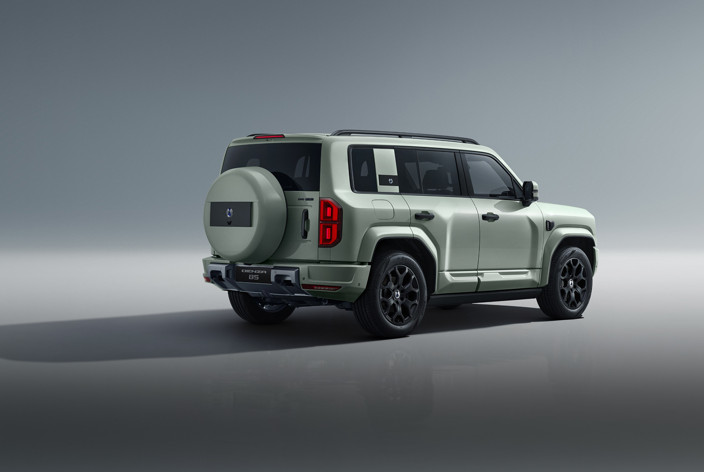 The Denza B5’s sharp bumper enhances its dynamic stance and confident road presence.