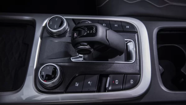 لتلبية الاحتياجات المتنوعة لكل من مالكي المركبات على الطرق الوعرة المحترفين وأصحاب السيارات العادية.