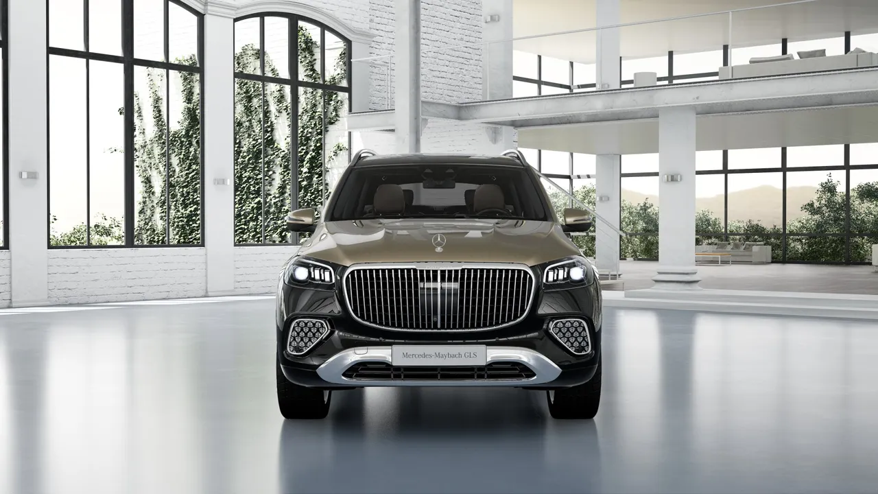 The new imposing design of the front has an updated radiator grille and engraved Maybach lettering as well as the classy front bumper. The exclusive Mercedes-Maybach emblems on the air intakes are a further highlight.
