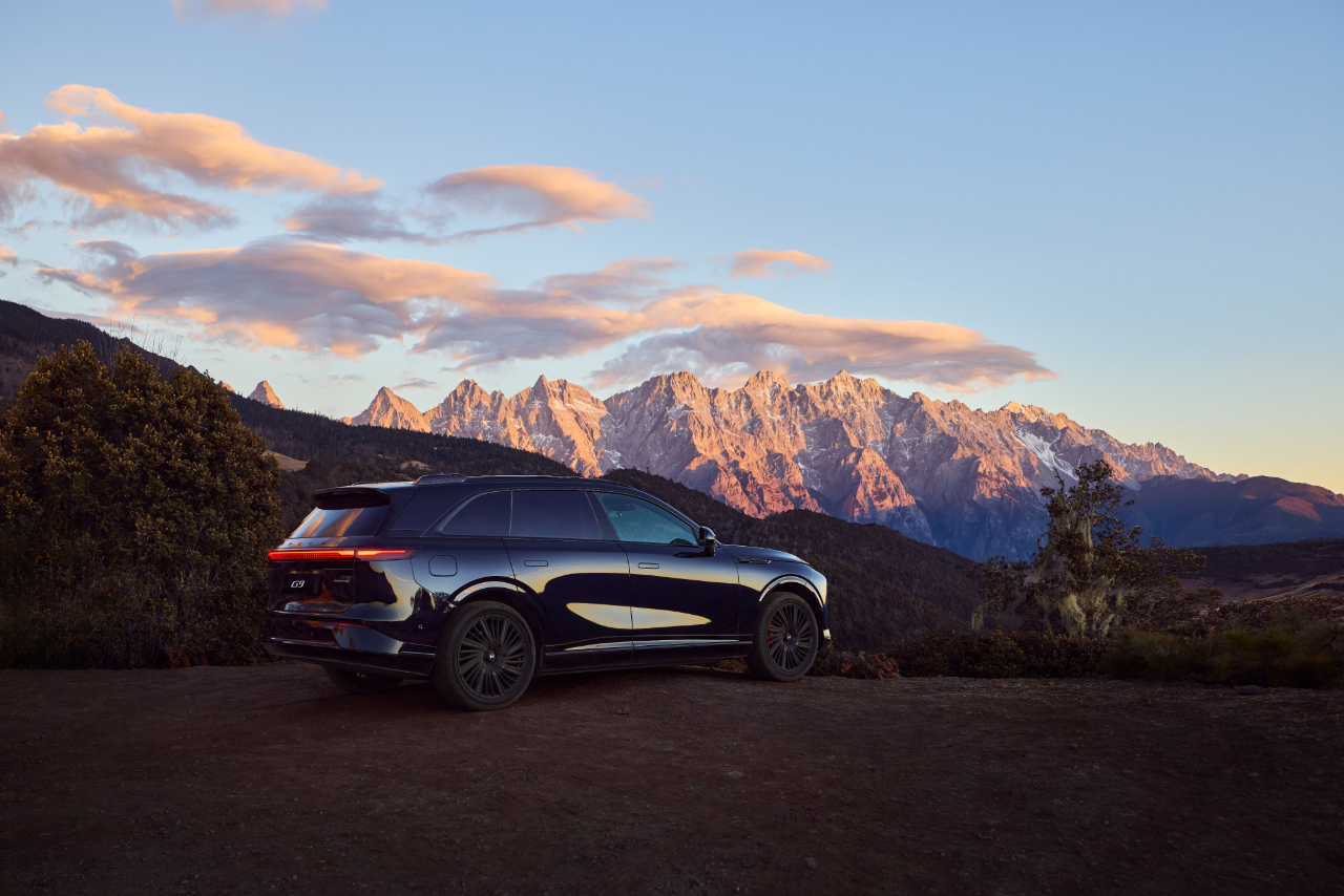 Suspended rear light bar and aerodynamic contours enhance both style and performance.