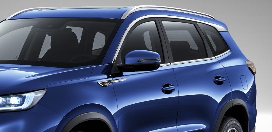 Integrating the turn signal lamp, the exterior rearview mirror with a memory function will be folded automatically after the engine is shut down and unfolded to the preset position automatically after the engine is started.