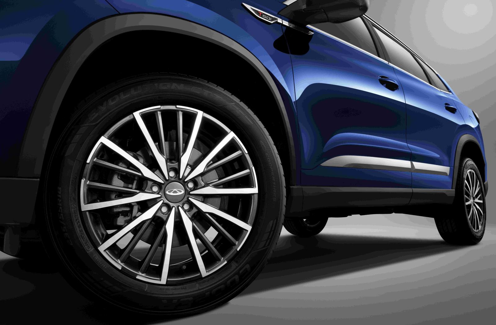 18-inch super bright aluminum alloy rim, comparable to sports car class rim, the vehicle is sportier and more majestic.