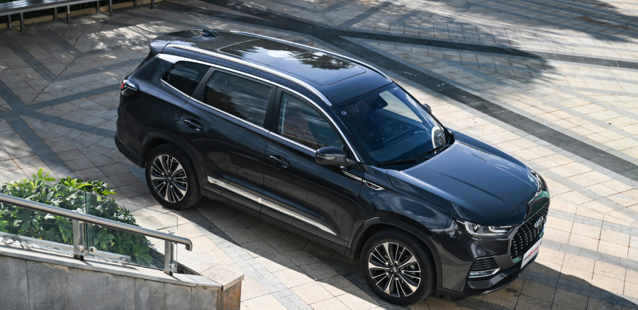 The aluminum alloy one-piece load-bearing roof rack is strong enough to carry a load of 40-80kg. Combined with the large interior space, it allows you to carry as many as you want.