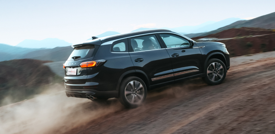 All wheel drive that can adapt different condition road.