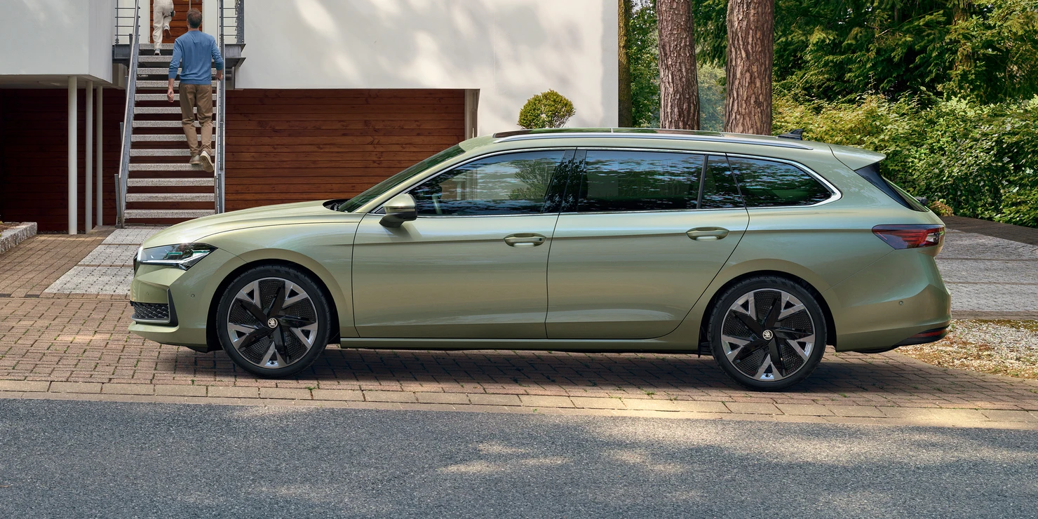 Find smarter ways to live with extensive connectivity options, a host of Simply Clever features and premium comfort.