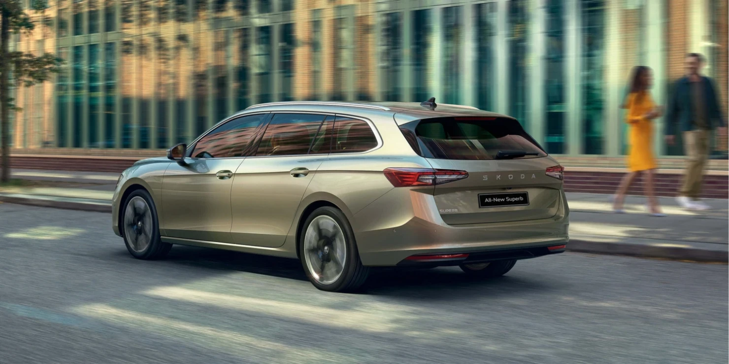 Fluent roof line, aerodynamic wing mirrors and up to 19` wheels bring out the Superb`s sleek and modern design.