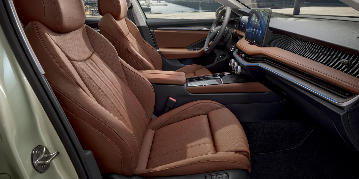 Heated and ventilated front seats with massage function and Smart Comfy Entry will make your life easier.