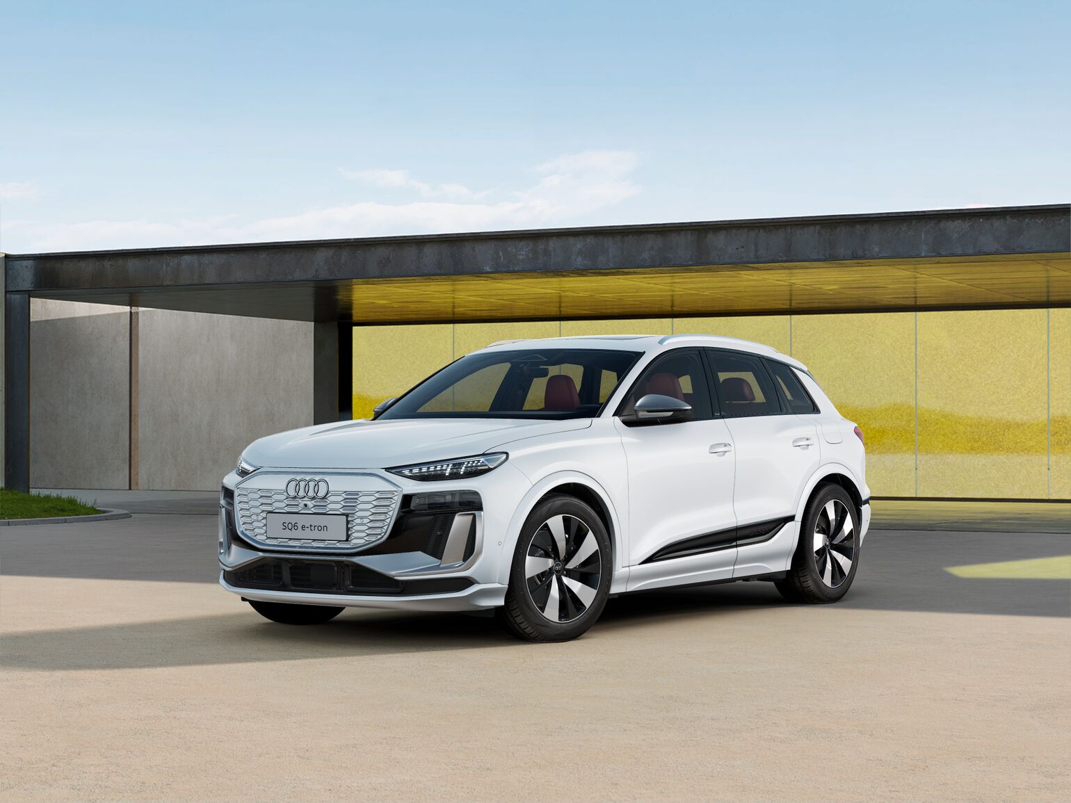 The dynamic light sequencing of the coming home/leaving home function makes a progressive statement. The light strip across the entire rear end is particularly impressive.