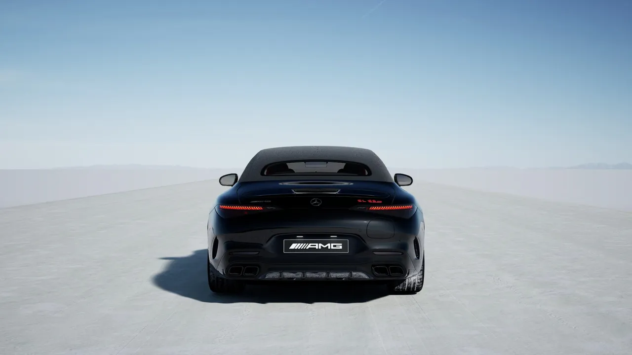 The powerful rear view with integrated plug-in charging flap, the striking tailpipe trims and the `SL 63 S` lettering in red further highlight the hybrid-specific appearance.