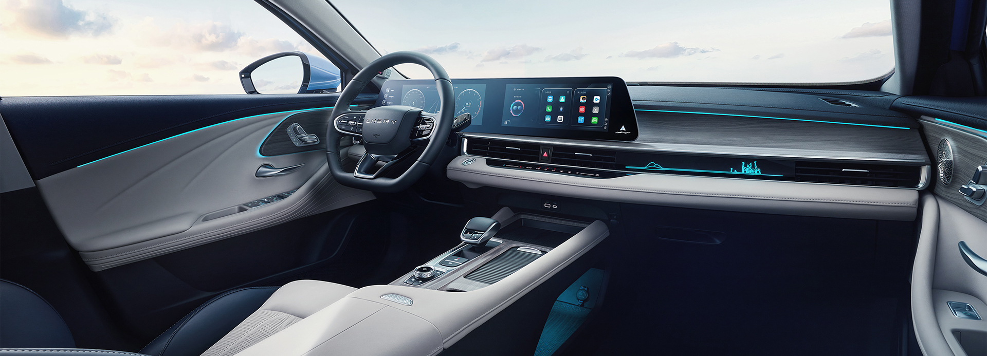 Smart sensory interconnection - 24.6-inch floating dual screen + Lion5.0 AI technology smart cockpit.