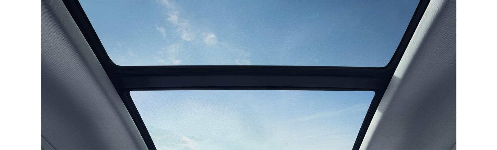 Smart sense of comfort - super large panoramic sunroof.