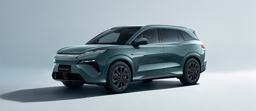 يأتي جهاز BYD ATTO 8 مزودًا بلغة تصميم لونغ فايس المتطورة بالكامل وأحدث فلسفة تصميم - `التراث والصدى والتوازن`، مما يعيد تعريف الإحساس الفطري بالرقي المتأصل في الجماليات الصينية.