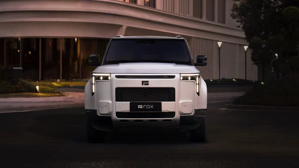 Defined by sharp lines, it evokes the piercing gaze of an eagle.