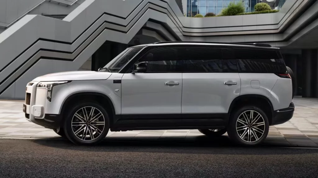 20 starburst spokes engineered for all-terrain performance.