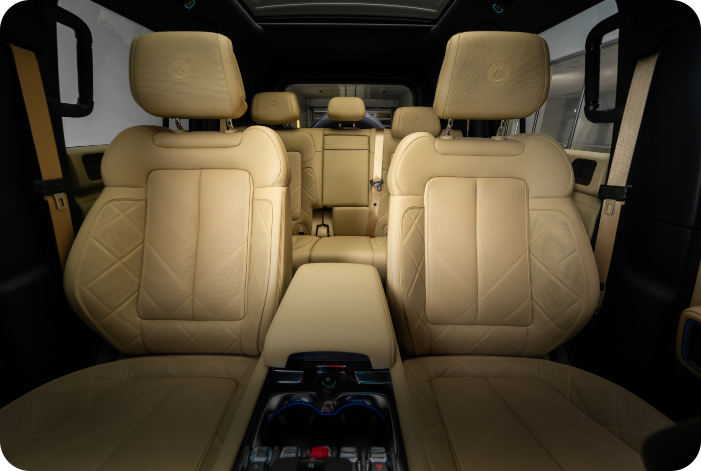 The Denza B5 offers flexible, reconfigurable space to adapt seamlessly to your lifestyle needs.