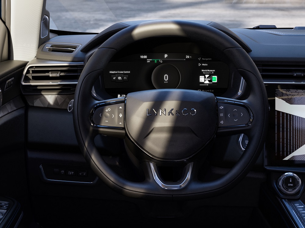 The Driver display not only the classic gauges such as speedometer and odometer, the 12.3` high definition screen can be customized according to your individual preferences. You can control several functions with the touch control switches on the left and right steering wheel spokes.
