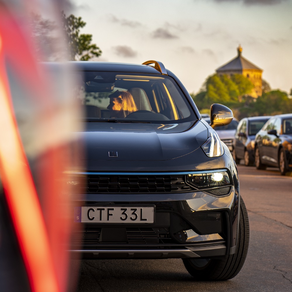 Squeeze into tricky spaces with the 01’s parking assistance system. This automatic system uses front, rear, and side sensors to help guide you into parking spots or into tight garages. Easy. Now, if only it could help you do your taxes.