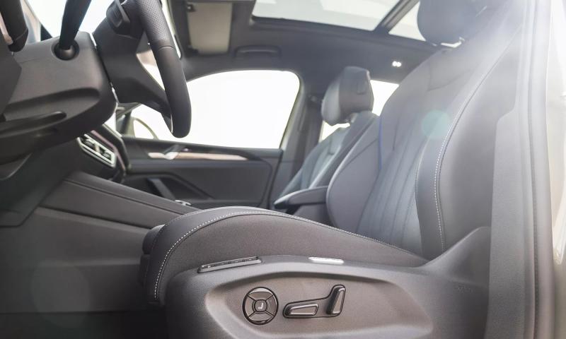 Not only do the front seats in the Tiguan offer perfect seating comfort, you can also sit back and relax in the truest sense of the word.