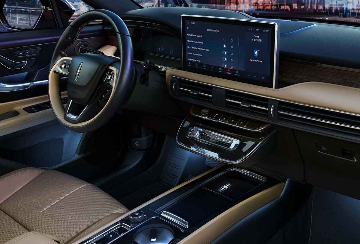 An expressive aura. Set the mood each time you drive with available ambient lighting that features seven different colors.