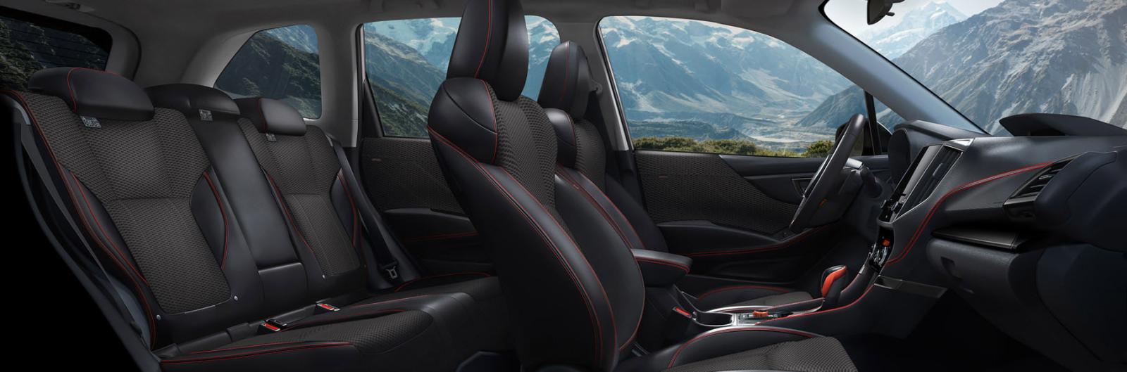 The backs of the 60/40-split folding rear seats have been optimized for a flat cargo floor that makes loading long items easy. Plus, the sides of the cargo area are made of easily wiped-clean, durable material on which dirt and scratches are hardly noticeable, so you can enjoy any outdoor activity with peace of mind.