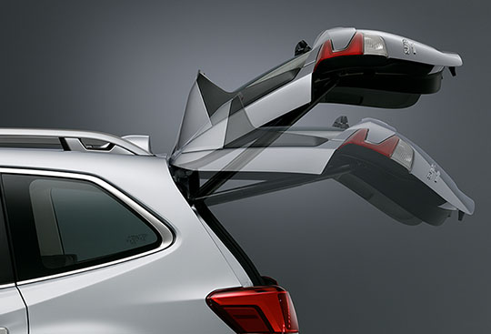 The power rear gate allows access to the cargo space with a single switch, even when your hands are full. The inner lock switch lets you conveniently close the rear gate and lock all doors at the same time.