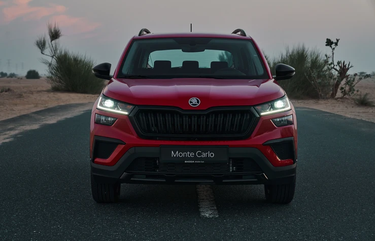 Giving the Kushaq Monte Carlo unmistakable character on the road are the Škoda Crystalline LED headlights with daytime running lights, featuring a two-part design