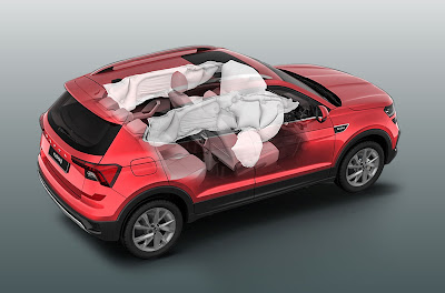 Should an accident occur, the vehicle`s occupants are protected by six airbags, including front side airbags and curtain airbags. All headrests are height-adjustable, and the centre seat in the rear is also equipped with a three-point seat belt. ISOFIX and top-tether anchor points on the rear seats to fit child seats come as standard