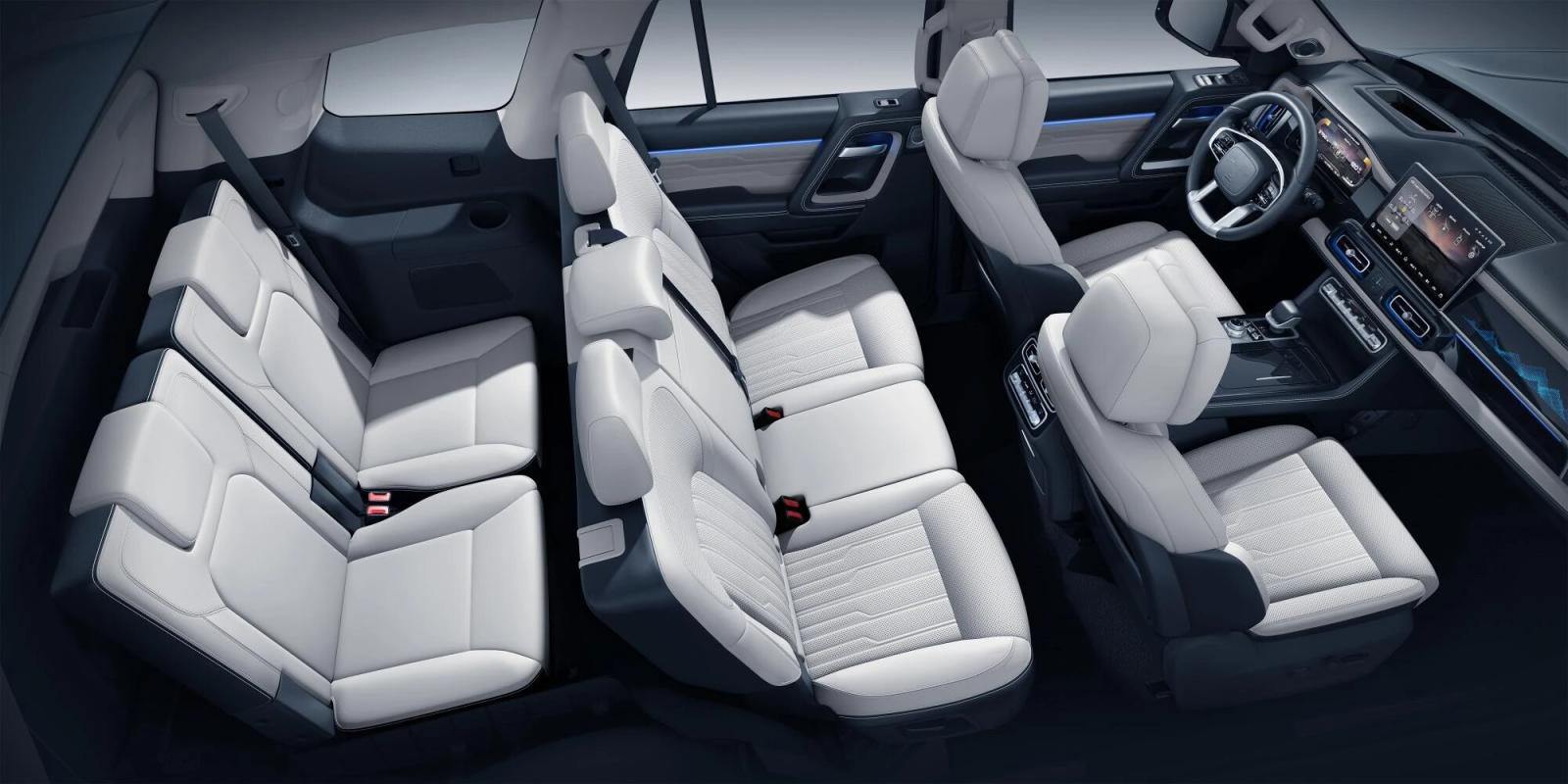 7/5 seats for diverse needs, with a third row of easy access (7 seats).