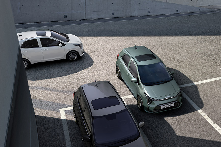 RCCA provides a warning when reversing into a lane and there is a risk of collision with a vehicle approaching from the left or right side. If the risk of collision increases after the warning, the system automatically assists with emergency braking.