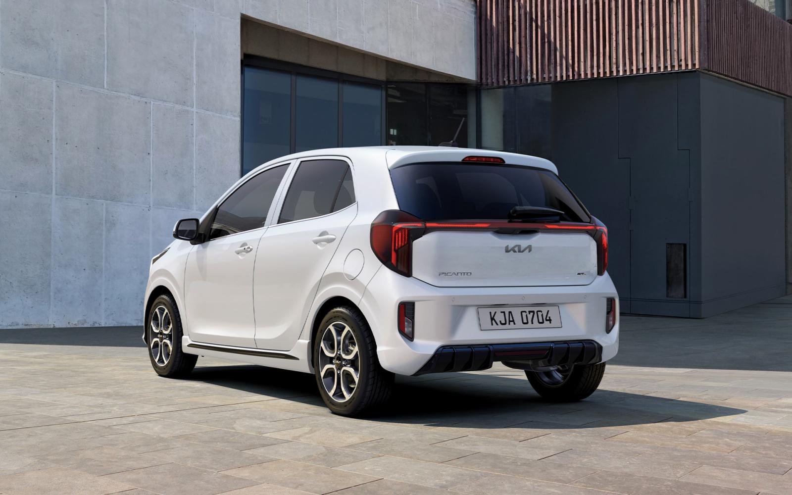 The futuristic Picanto GT-Line aesthetic reveals a bold spirit starting with its assertive mask design that features an expanded grille and a beefy, body-colored bumper. The high-tech look extends to the rear, with stylish lamps and trim as well as a diffuser panel below the rear bumper.