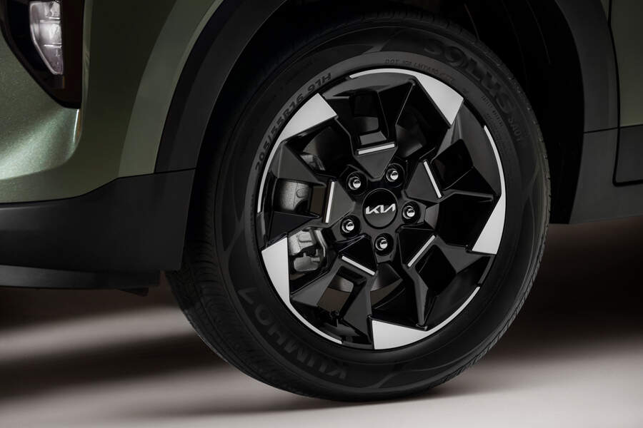 16” Crystal Cut Alloy Wheels.
