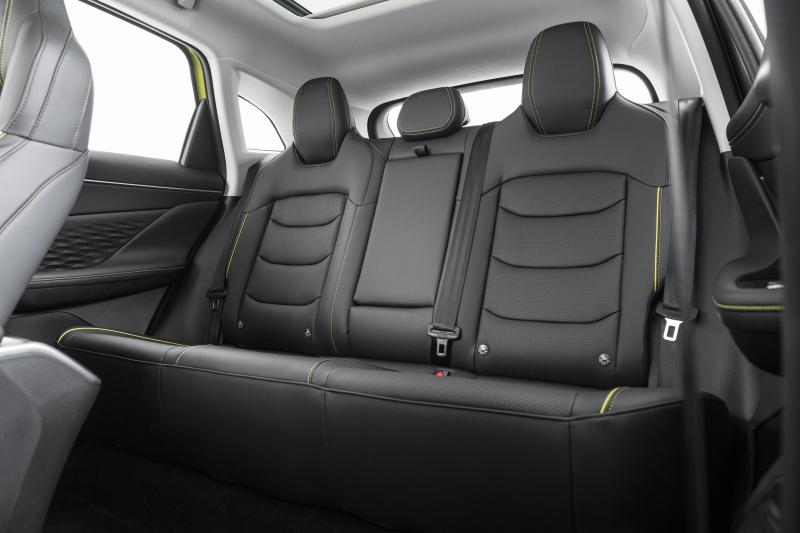 Sports seats not only in the front, but also in the back.