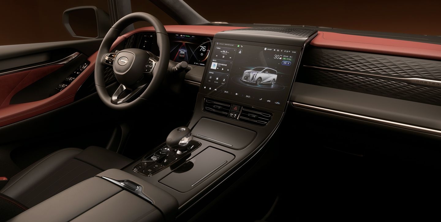 The Audio, Video & Navigation Systems in the M8 include English and Arabic displays.