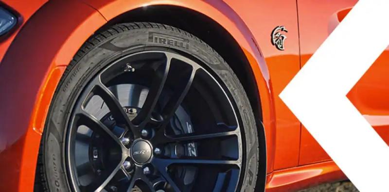 Whether you’re bolting off the line on the track or taking a sharp turn on the road, the Dodge Charger Widebody features 20x11-inch Pirelli® tires that improve straight line and lateral grip. Available on the Scat Pack and standard on the SRT Hellcat Redeye Widebody.