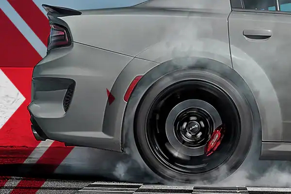 To warm up the tires before the race, available Line Lock holds the front brakes down so you can spin your rear tires and burn some rubber as you wait on the tree light to turn green.