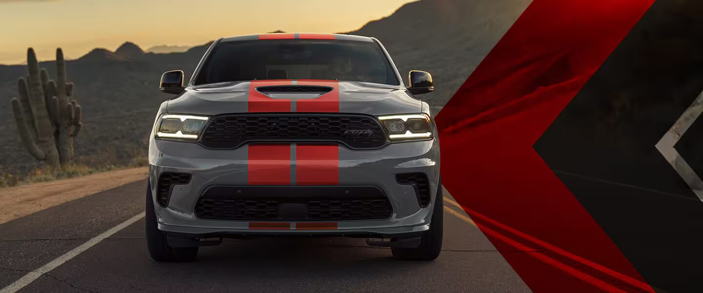 From sun-up to sun-down, LED signature Daytime Running Lamps and fog lamps keep Durango visible to others on the road.